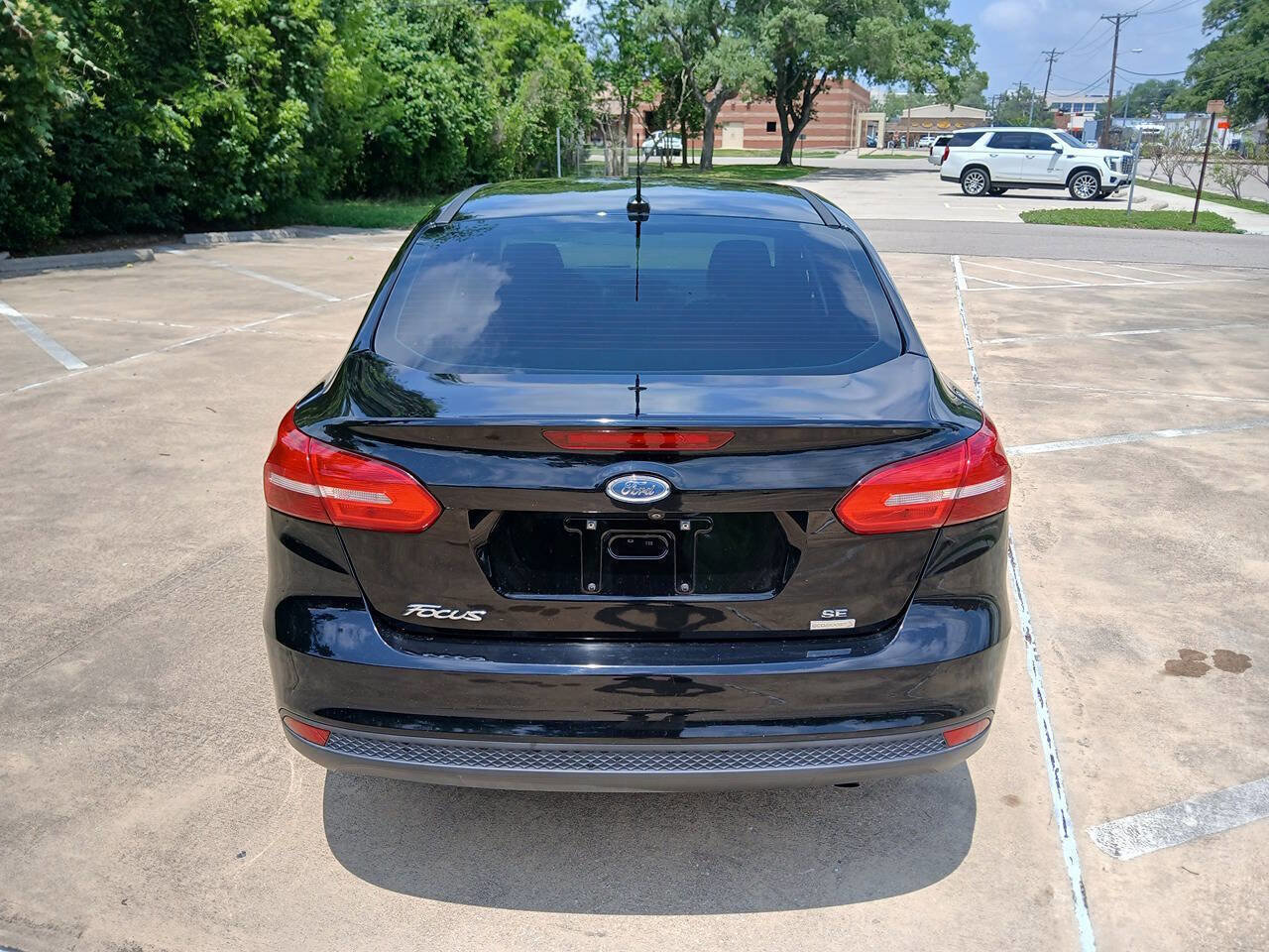 Used 2018 Ford Focus SE FWD image 12