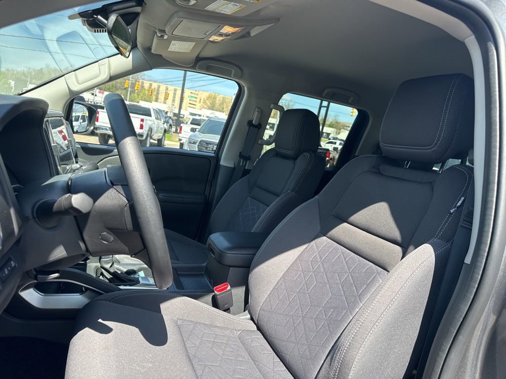 Used 2025 Nissan Frontier SV w/ Tow Package image 14