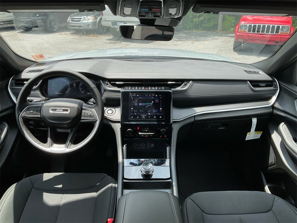 New 2025 Jeep Grand Cherokee L Laredo w/ Luxury Tech Group I image 19