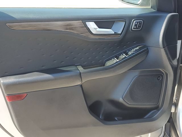 Used 2020 Ford Escape Titanium AWD/4WD image 25