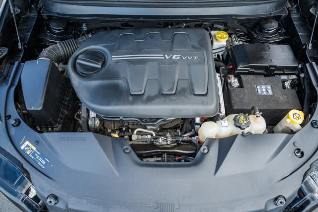 Used 2019 Jeep Cherokee Latitude Plus FWD image 19