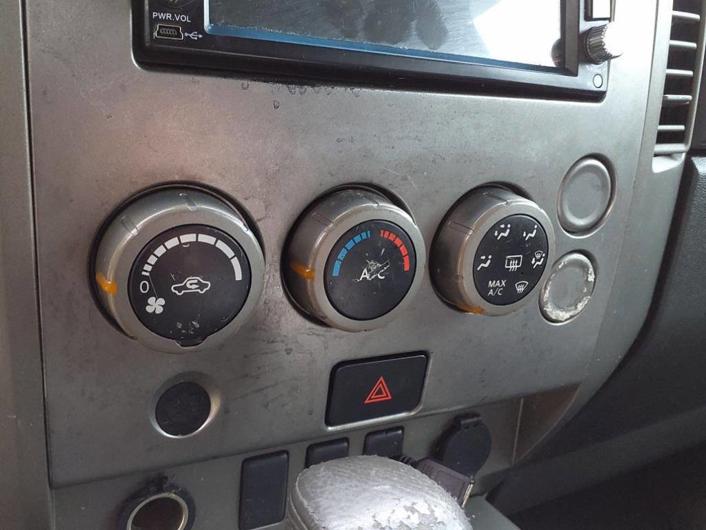 Used 2006 Nissan Titan SE image 16