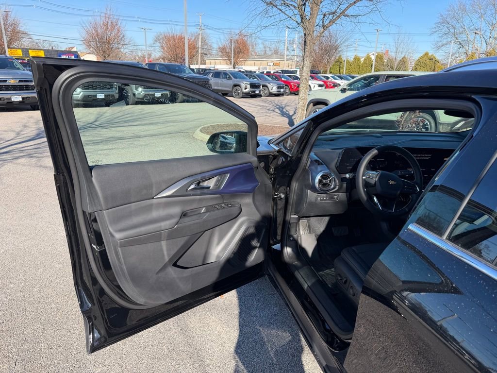New 2026 Chevrolet Equinox EV LT AWD/4WD image 10