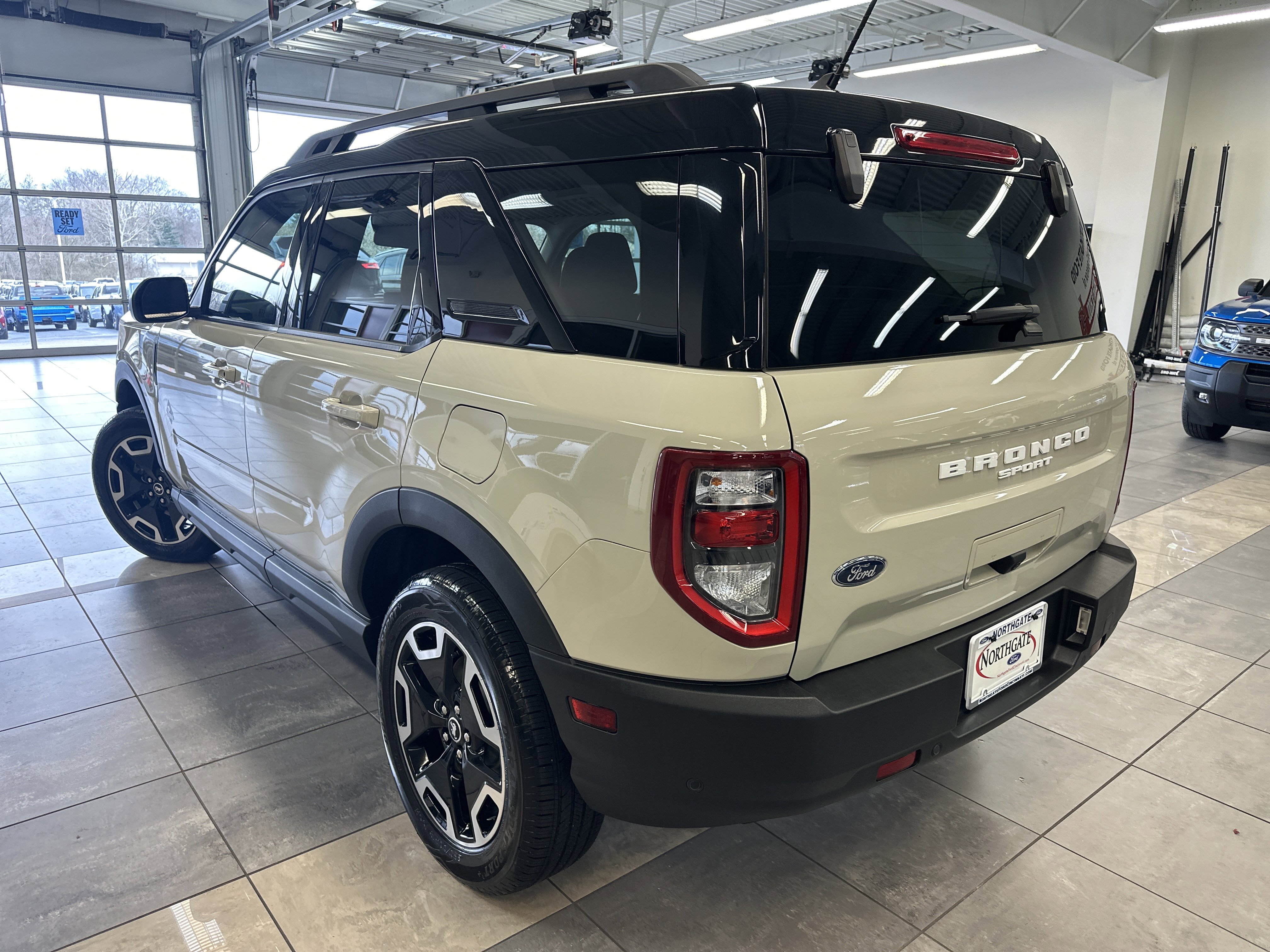 Used 2024 Ford Bronco Sport Outer Banks w/ Tech Package image 13