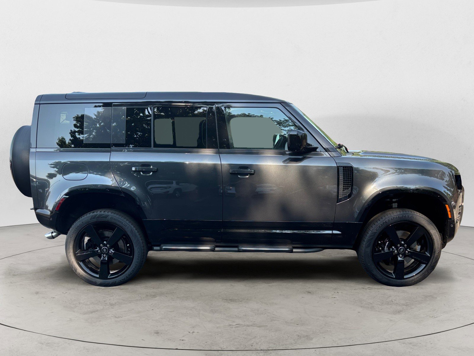 New 2025 Land Rover Defender 110 V8 image 3