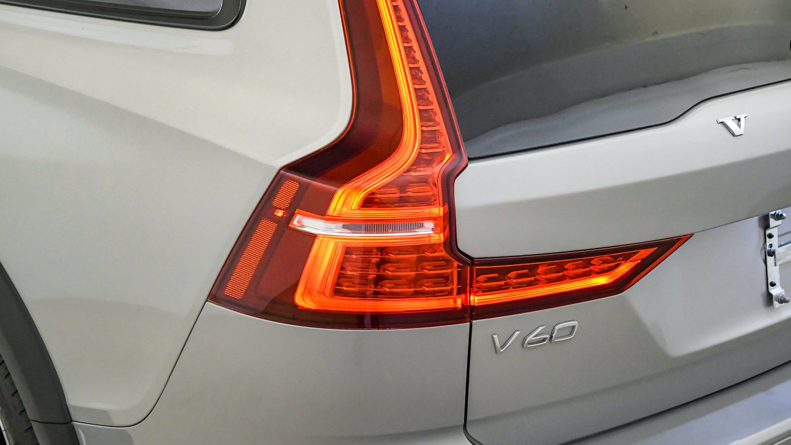 Certified 2025 Volvo V60 B5 Cross Country Plus image 12