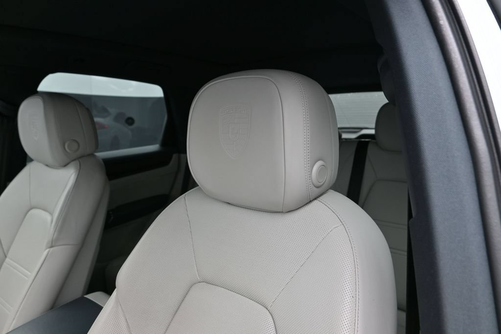 Certified 2023 Porsche Cayenne AWD/4WD image 16