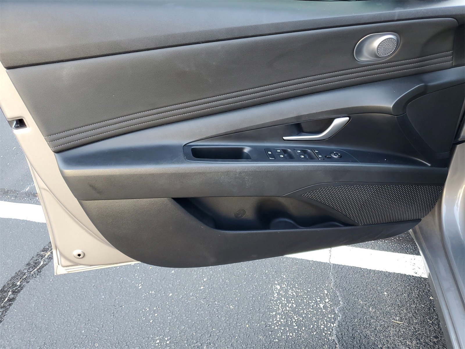 Used 2023 Hyundai Elantra SEL w/ Convenience Package image 8