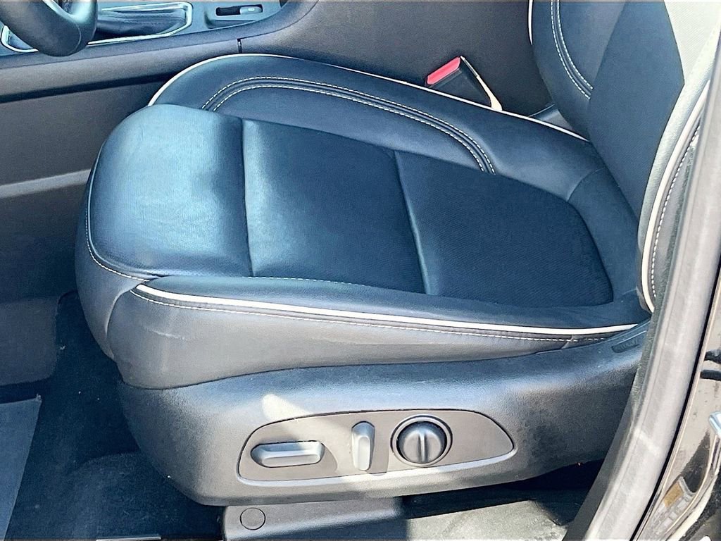 Used 2023 Chevrolet Traverse Premier image 20