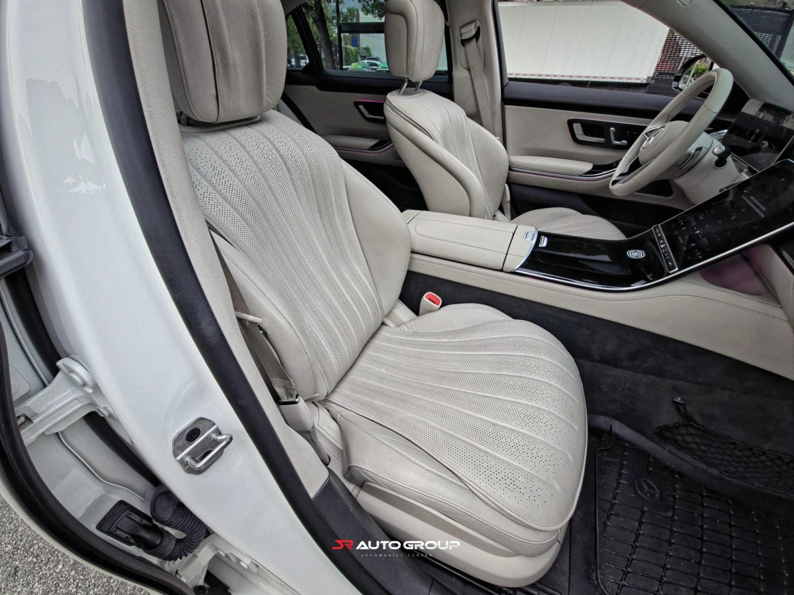 Used 2022 Mercedes-Benz S 500 4MATIC w/ AMG Line Package image 41