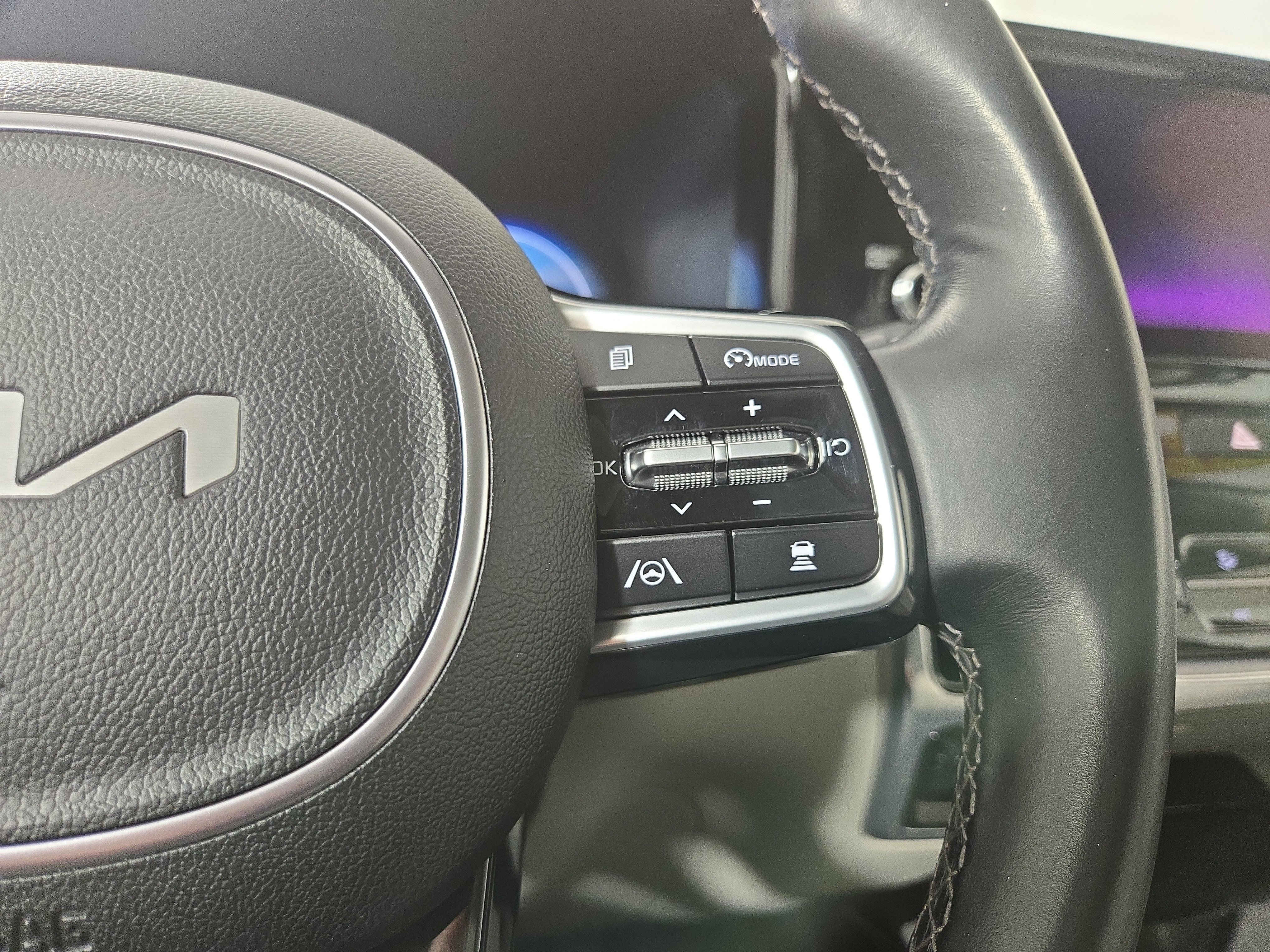 Used 2023 Kia Sorento SX image 17