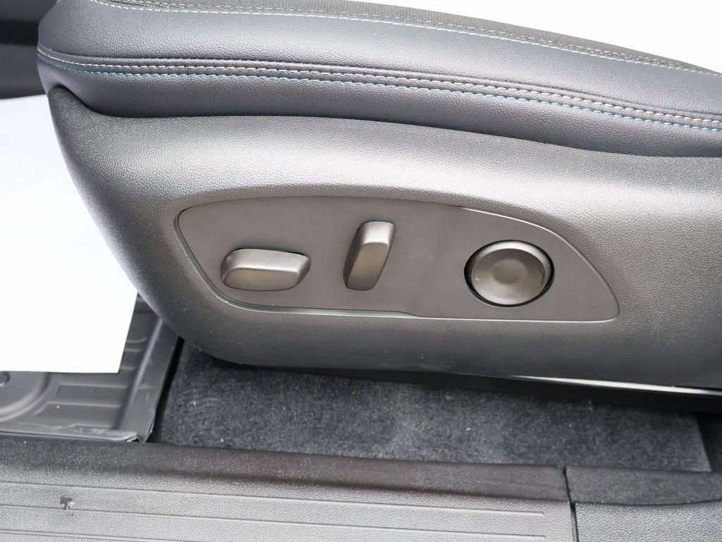 New 2026 Chevrolet Equinox EV LT w/ Convenience Package II FWD image 12