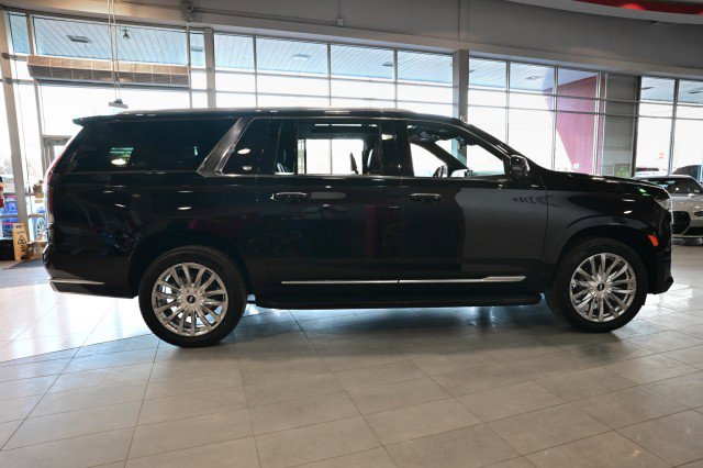 Used 2023 Cadillac Escalade ESV Premium Luxury image 4
