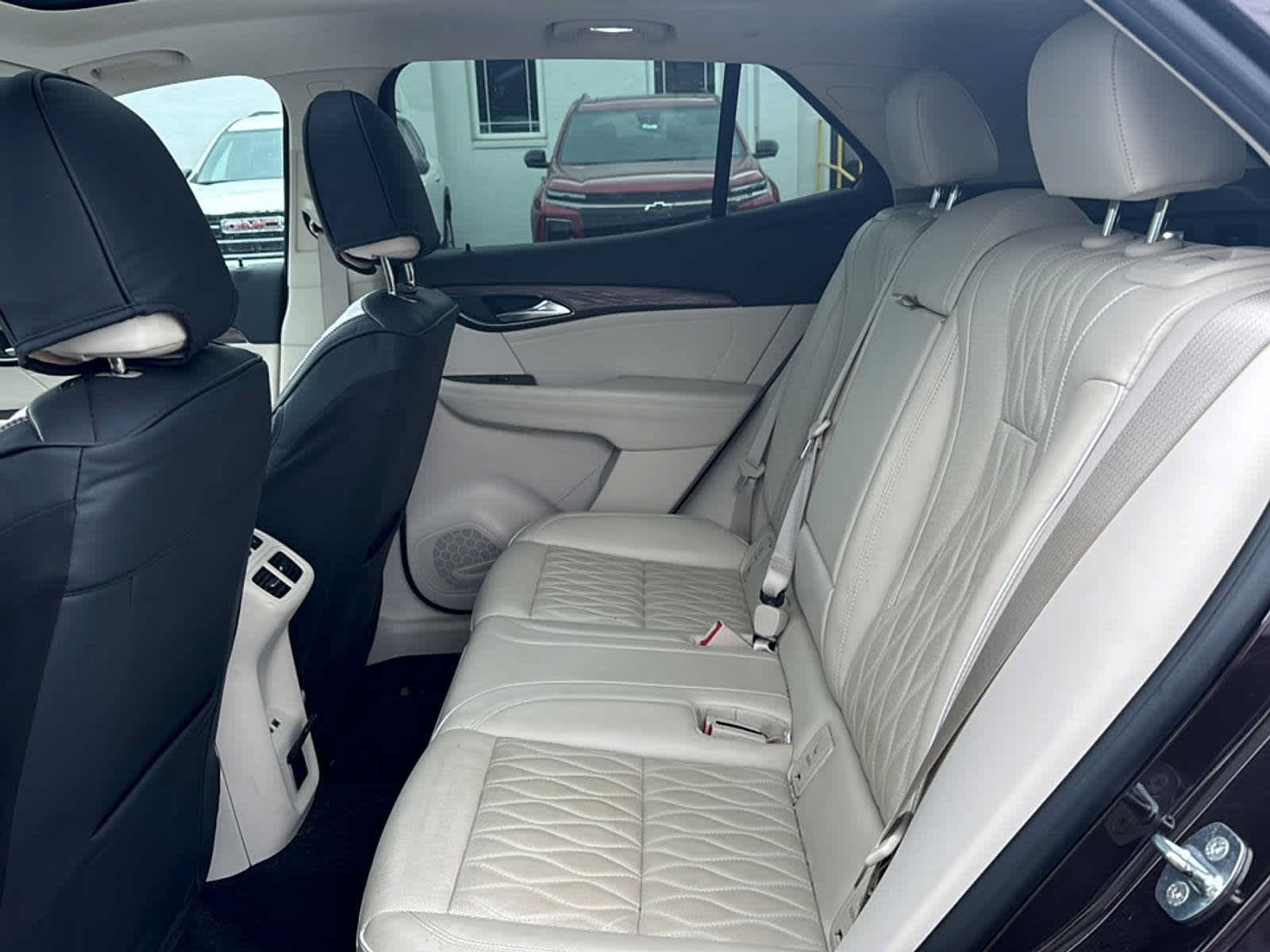 Used 2022 Buick Envision Avenir w/ Technology Package II FWD image 10