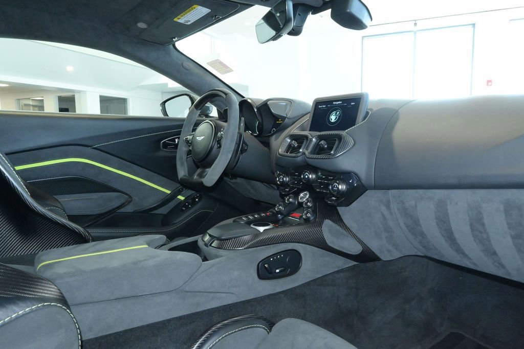 Used 2023 Aston Martin V8 Vantage Coupe RWD image 29