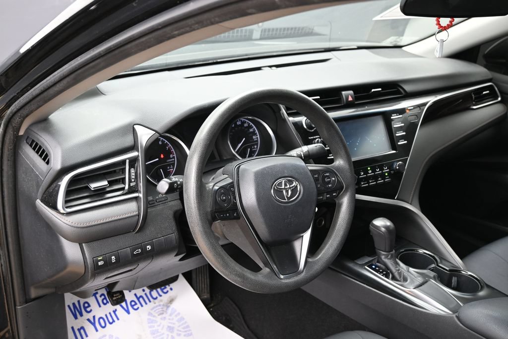 Used 2018 Toyota Camry LE FWD image 17