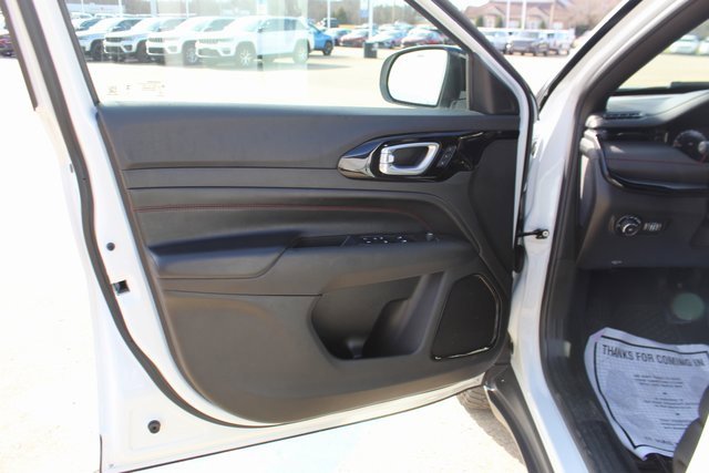 Used 2025 Jeep Compass Trailhawk w/ Trailhawk Elite Group image 10