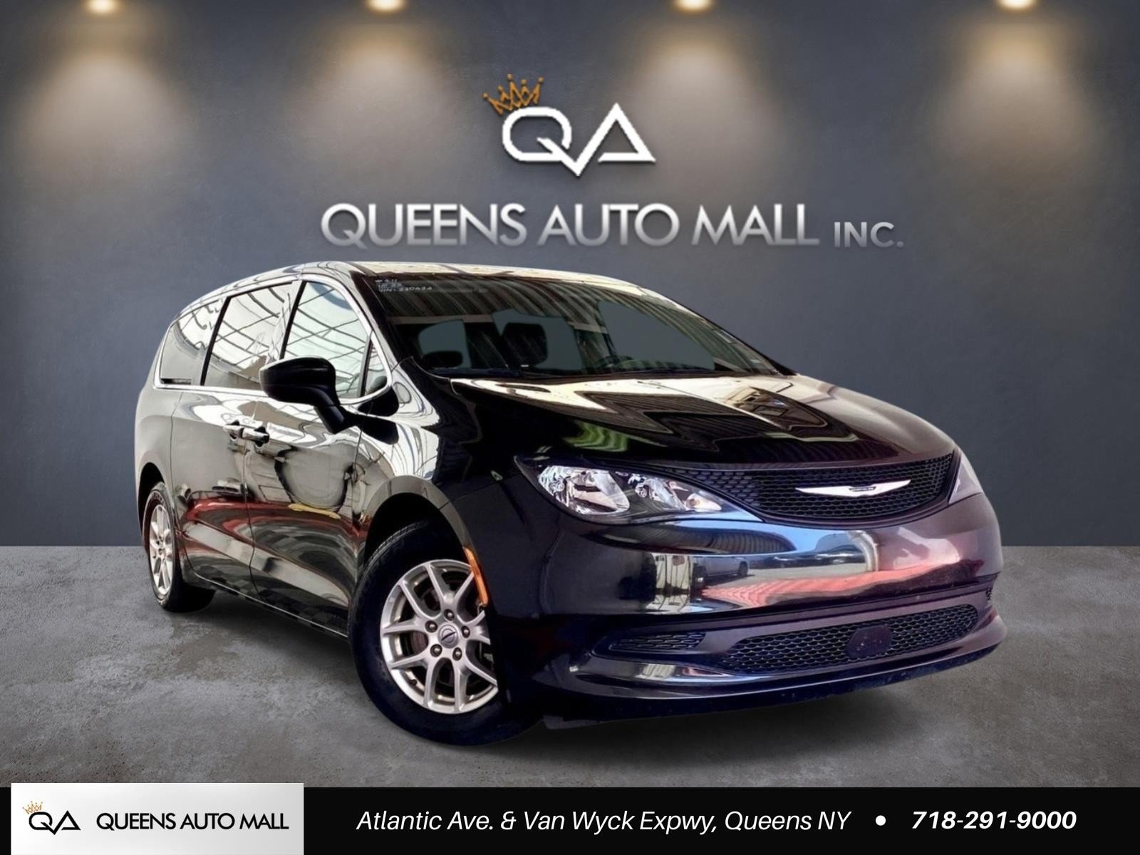 Used 2022 Chrysler Voyager LX FWD image 1