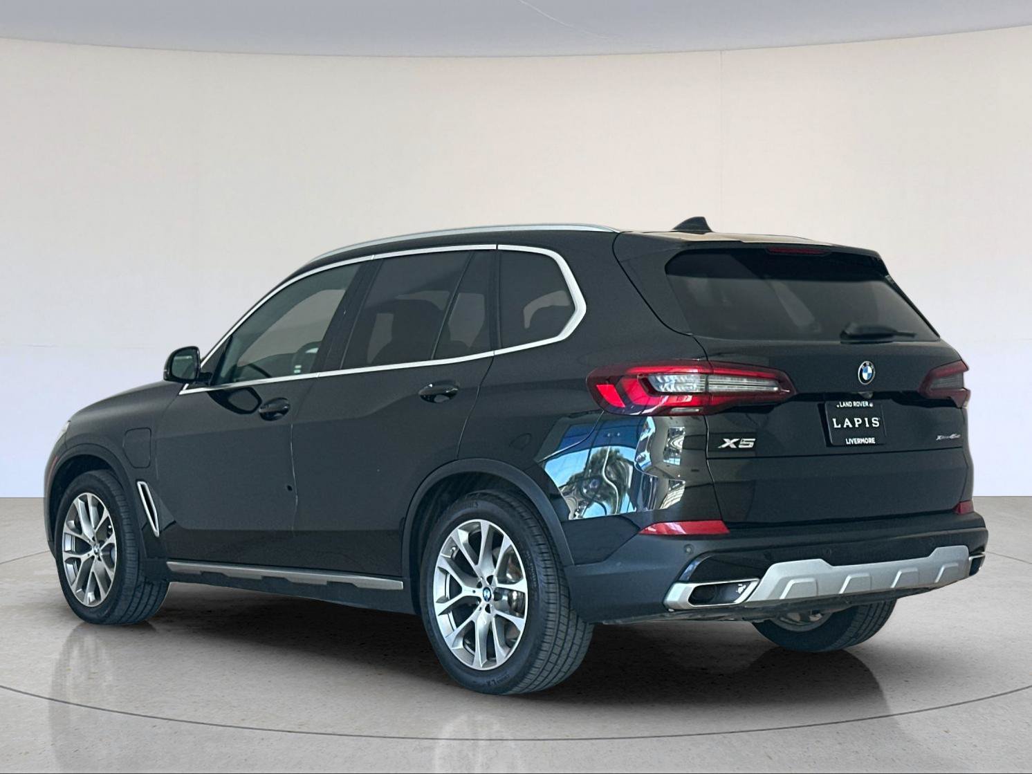 Used 2021 BMW X5 xDrive45e w/ Premium Package AWD/4WD image 4