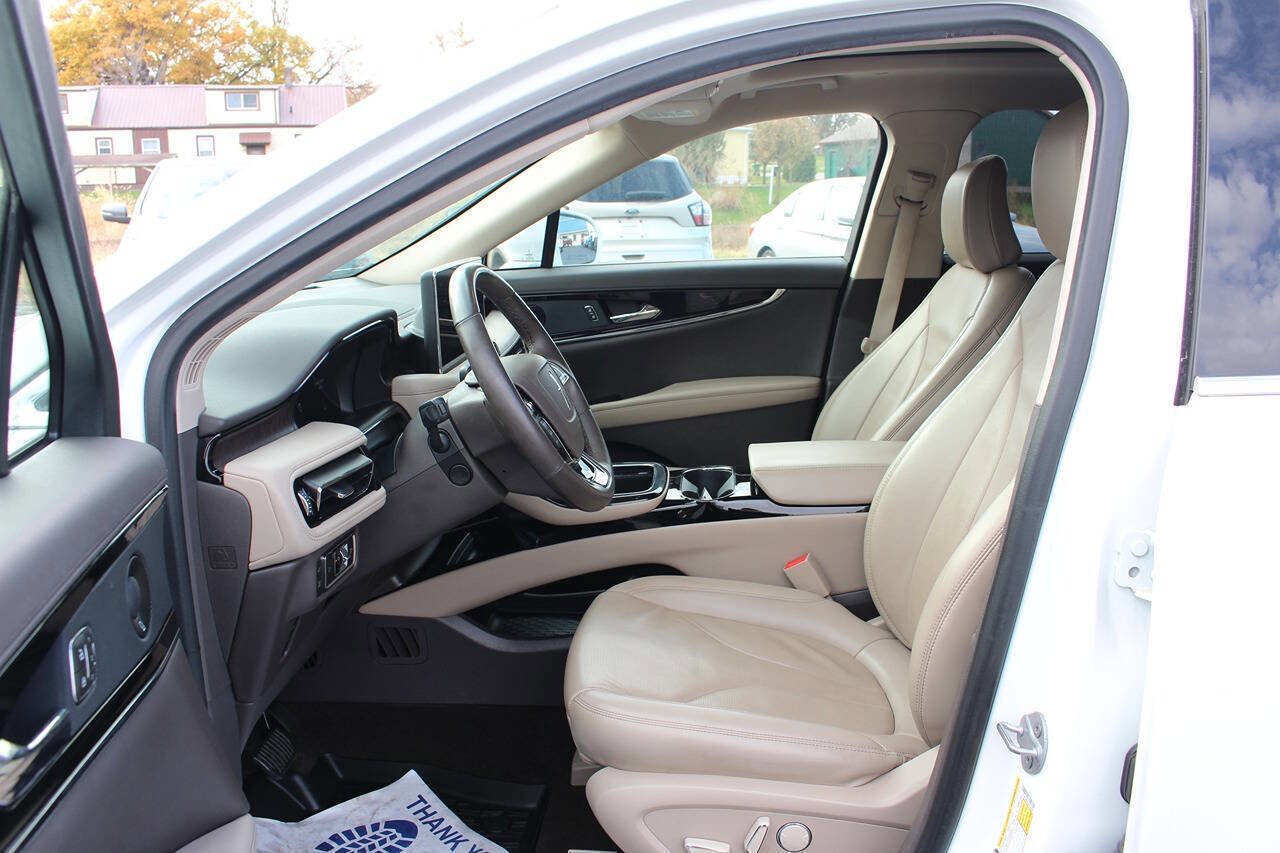 Used 2022 Lincoln Nautilus Reserve w/ Luxury Package image 9