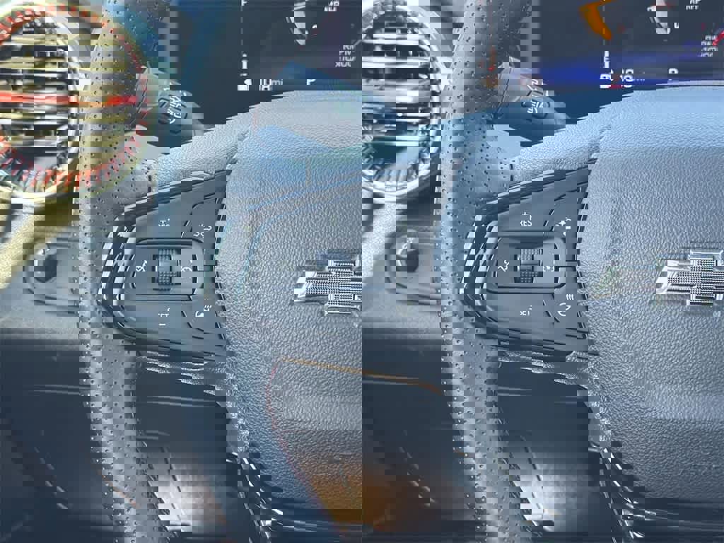 Used 2025 Chevrolet Trax RS w/ Sunroof Package image 14