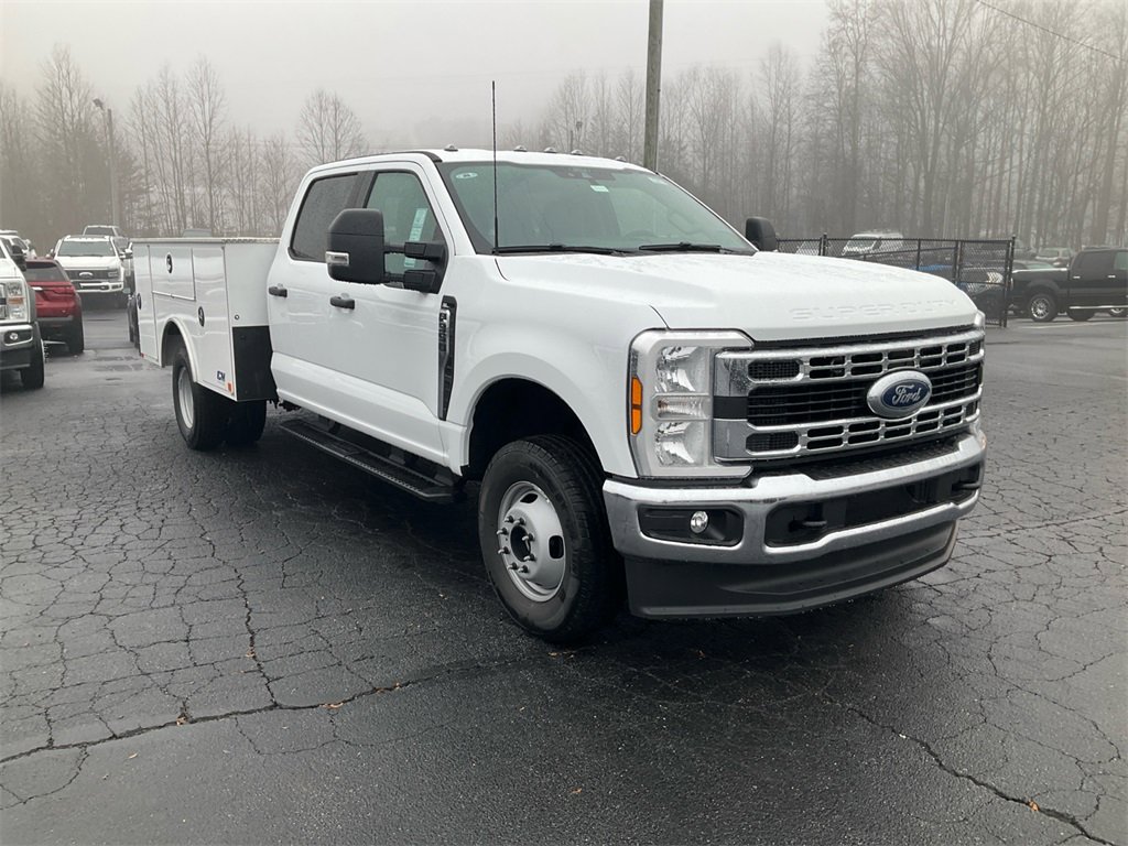 New 2026 Ford F350 XL w/ XL Chrome Package image 3
