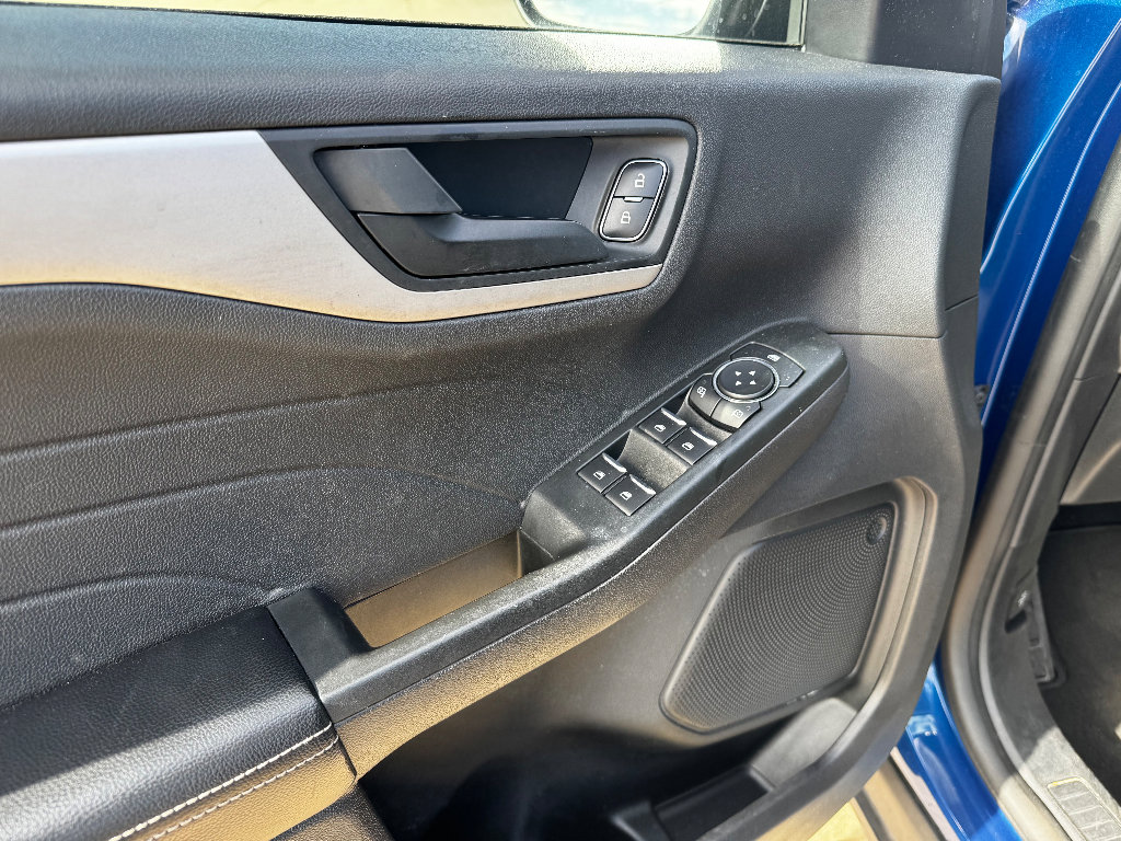 Used 2022 Ford Escape SE w/ Cold Weather Package AWD/4WD image 14