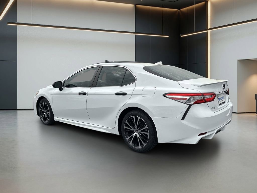 Used 2020 Toyota Camry SE image 3