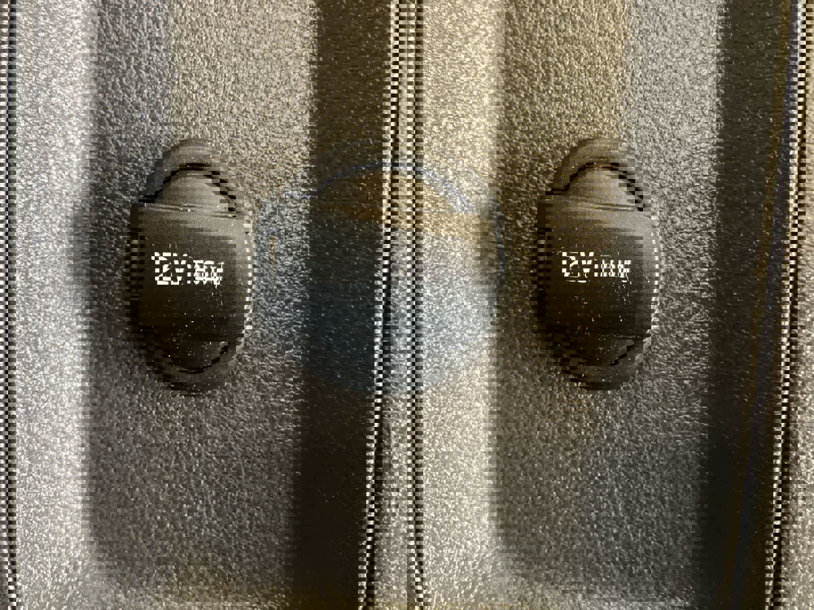 Used 2025 Kia Carnival EX image 32