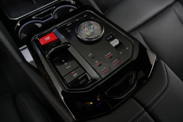 Used 2025 BMW M5 w/ Executive Package image 51