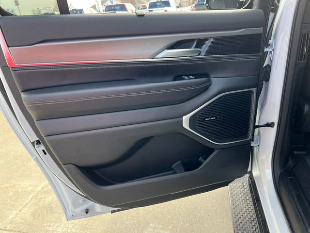 New 2024 Jeep Wagoneer L Series II w/ Convenience Group I image 18