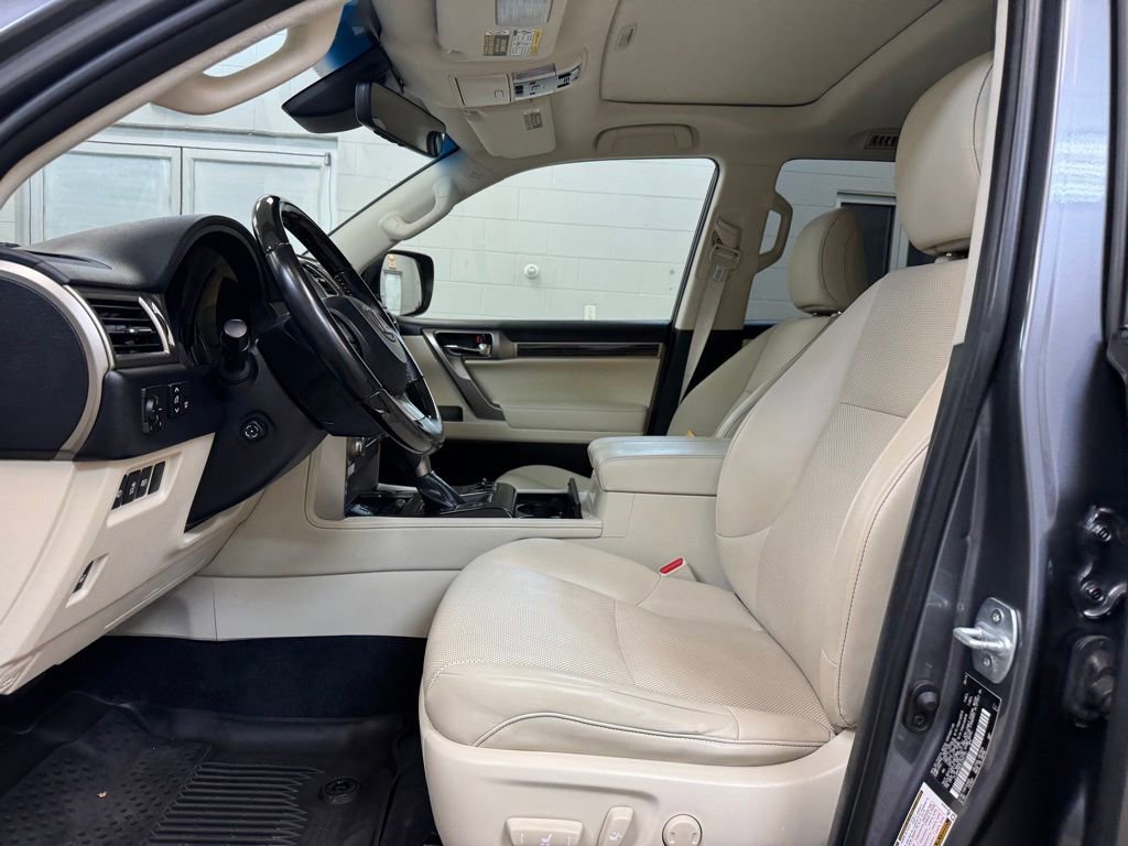 Used 2020 Lexus GX 460 Premium w/ Premium Package AWD/4WD image 12