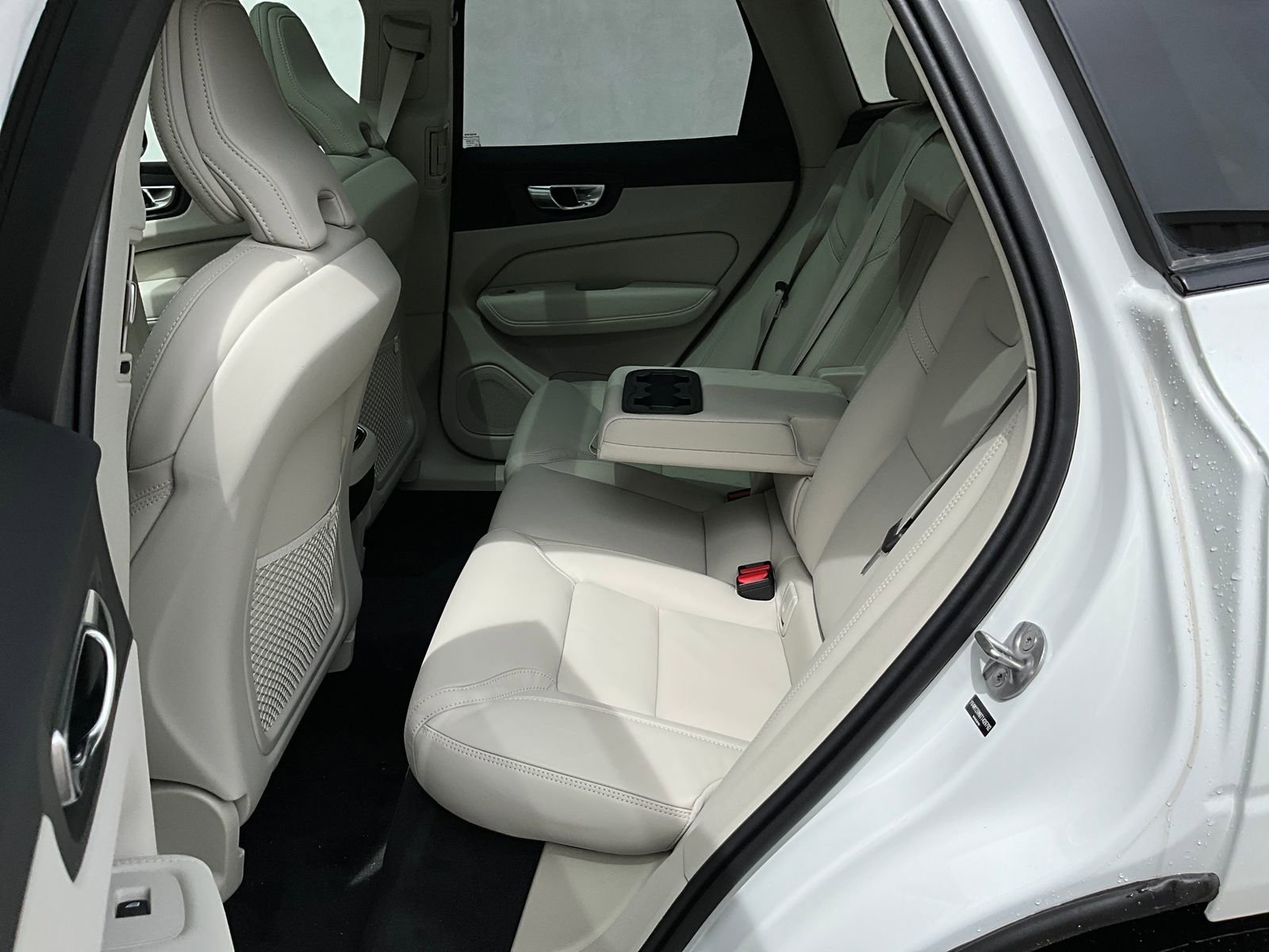 New 2026 Volvo XC60 B5 Ultra w/ Climate Package AWD/4WD image 27