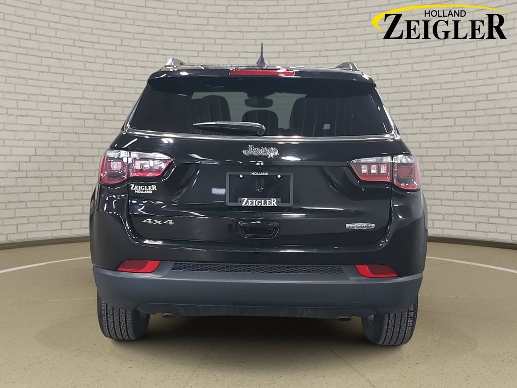 Used 2025 Jeep Compass Latitude AWD/4WD image 6