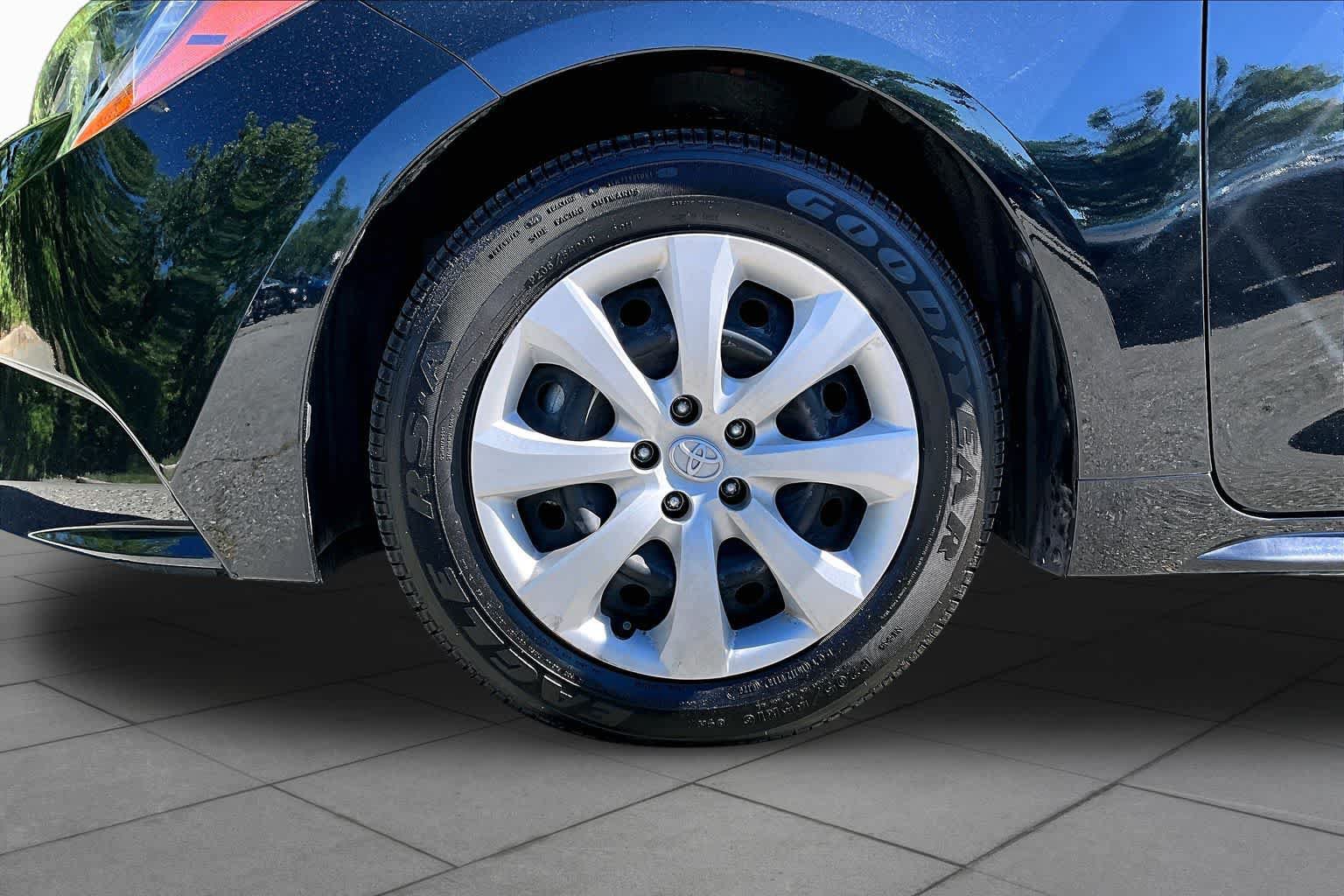 Used 2024 Toyota Corolla LE FWD image 20