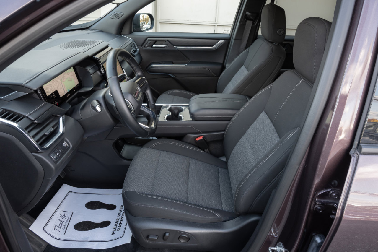 Used 2025 GMC Acadia Elevation image 18