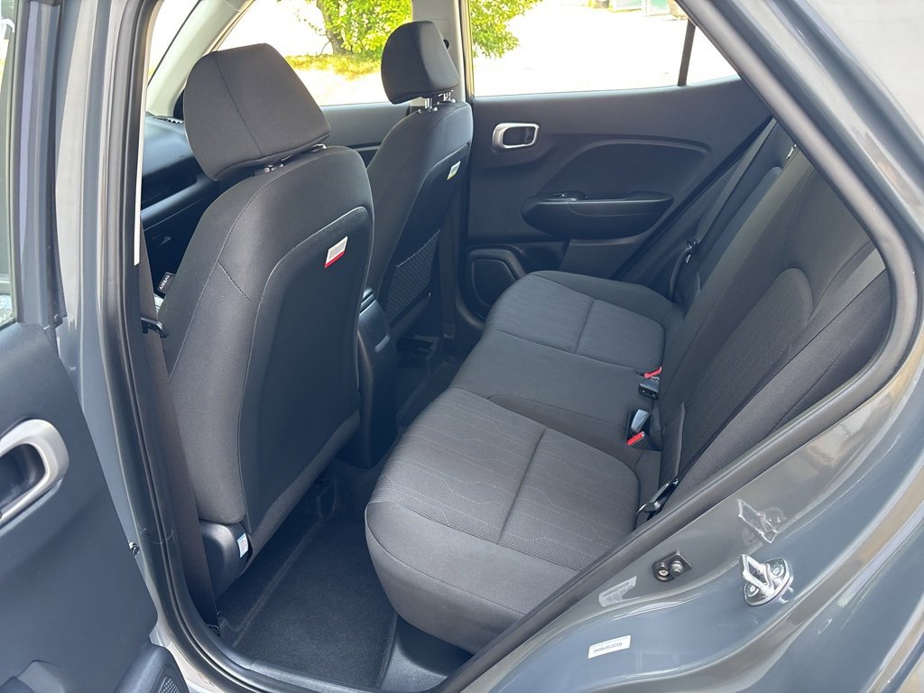 Used 2025 Hyundai Venue SE image 11