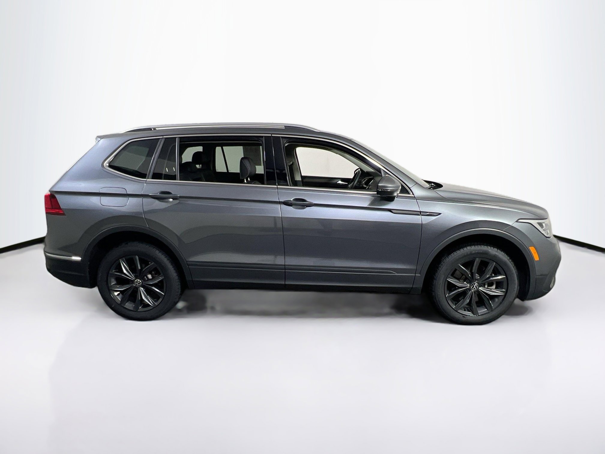 Used 2022 Volkswagen Tiguan SE AWD/4WD image 4