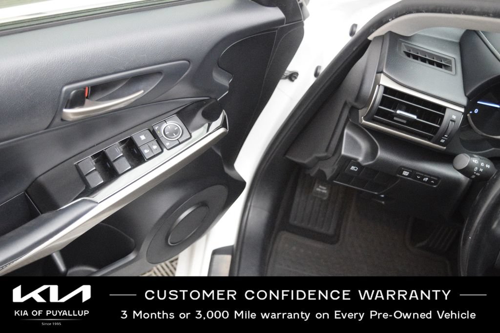 Used 2017 Lexus IS 200t RWD image 27