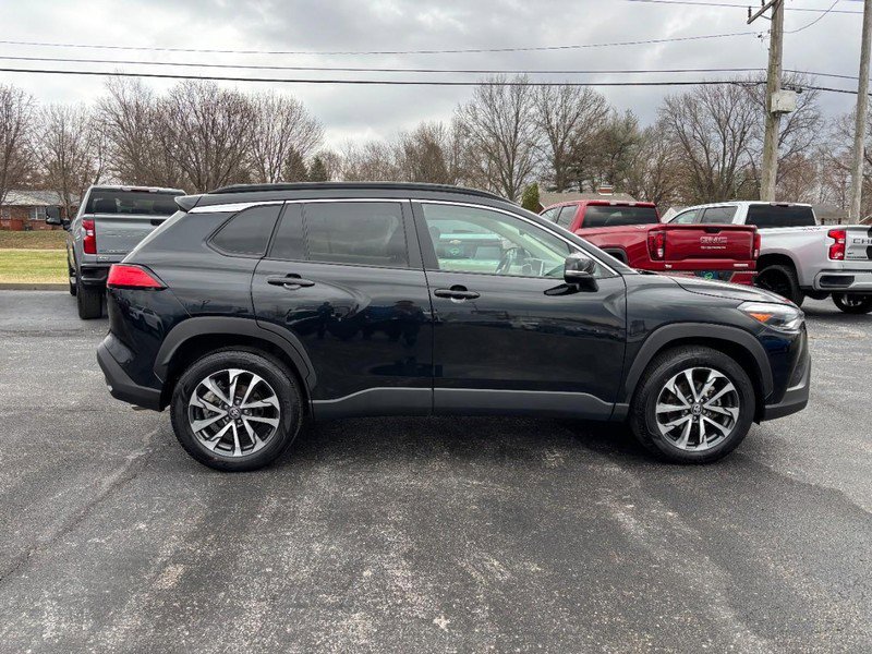 Used 2024 Toyota Corolla Cross XLE w/ Convenience Package image 6