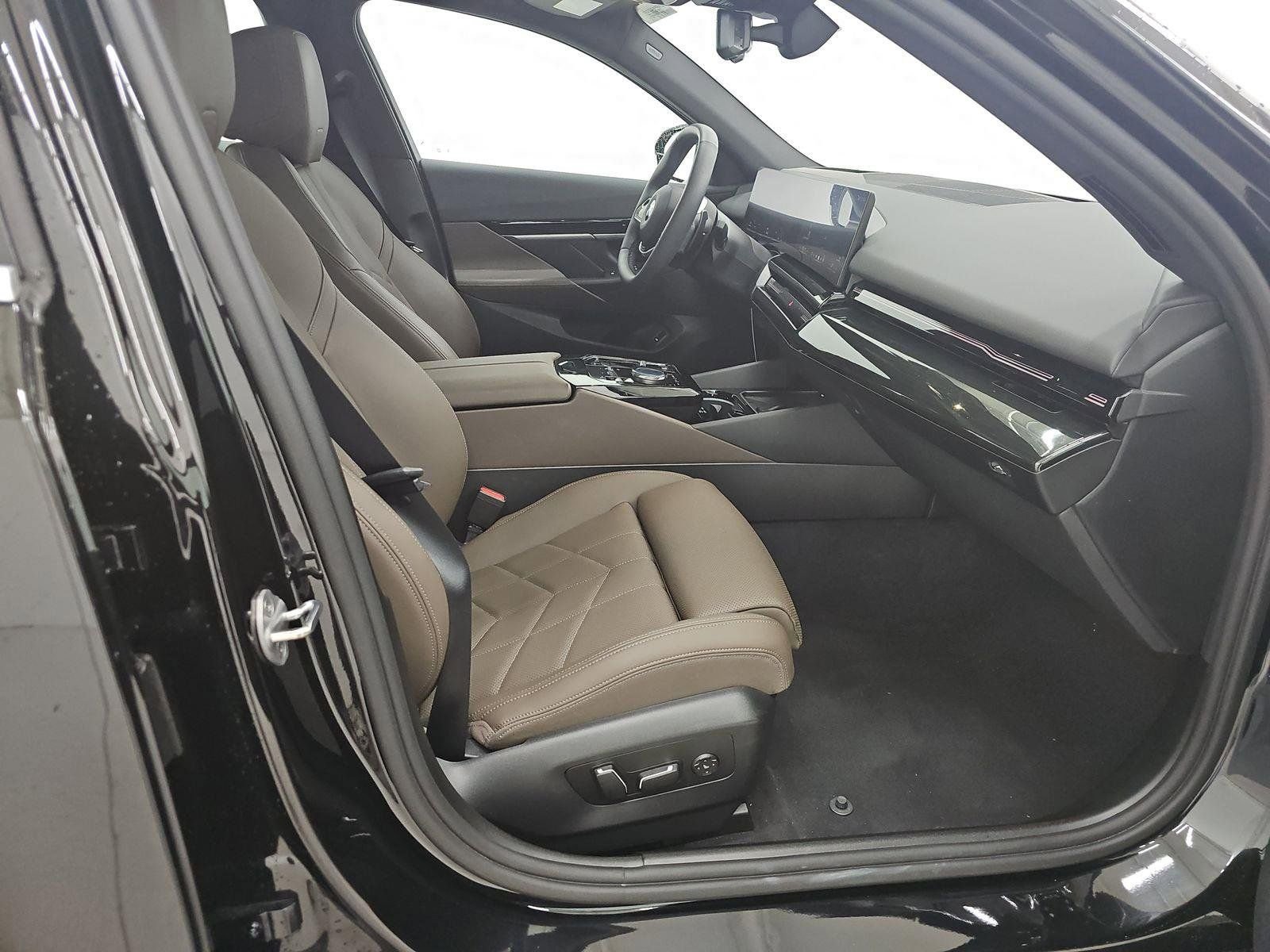 Certified 2025 BMW 530i image 8