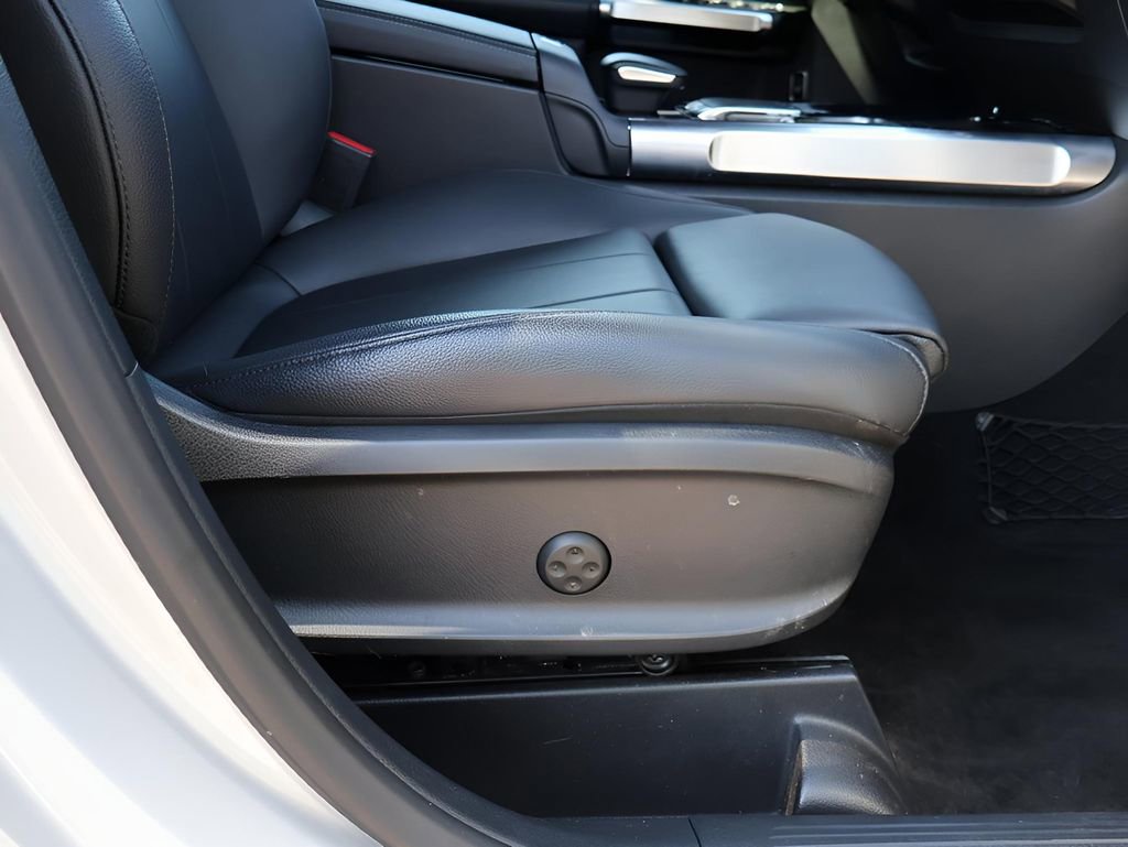 Used 2020 Mercedes-Benz GLB 250 4MATIC image 12