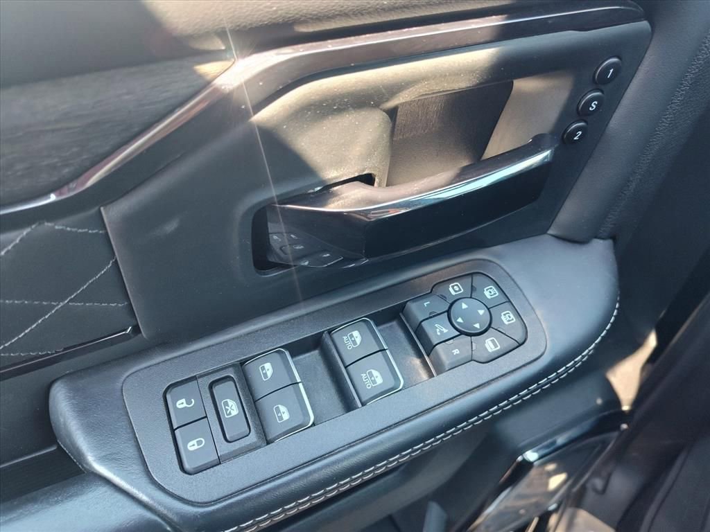 Used 2025 RAM 3500 Limited AWD/4WD image 13