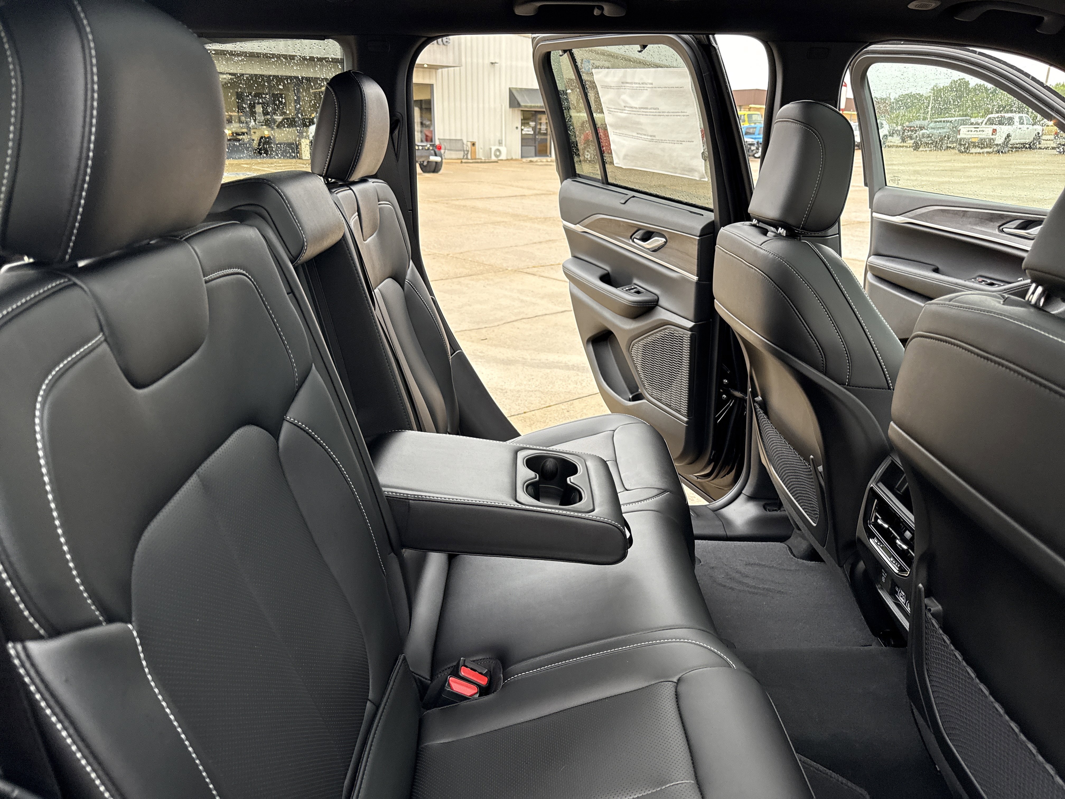 New 2025 Jeep Grand Cherokee Limited w/ Luxury Tech Group II image 39