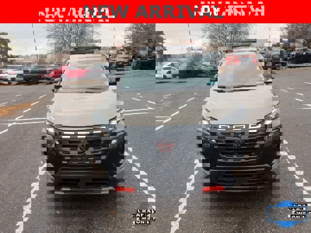 Used 2025 Nissan Rogue SV image 4