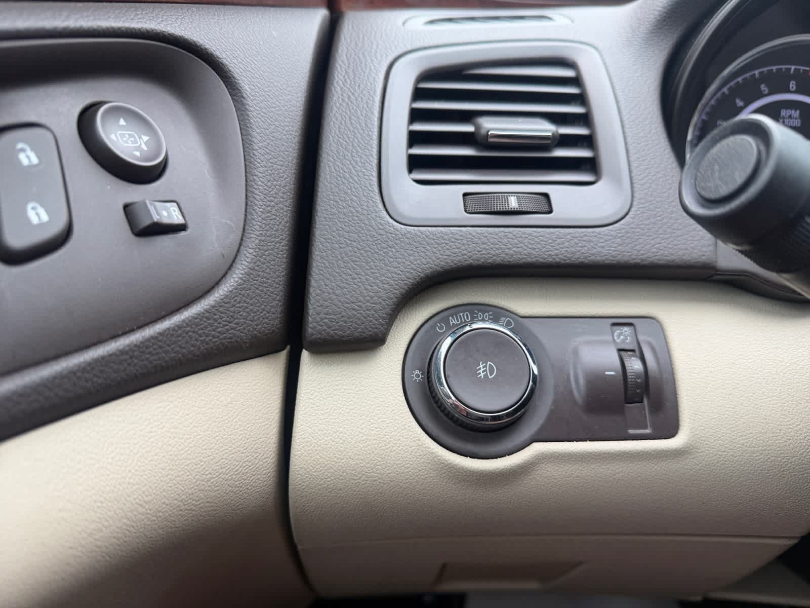 Used 2017 Buick Regal AWD image 30