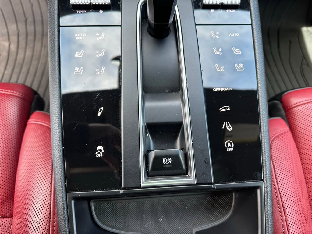 Certified 2023 Porsche Macan Turbo image 26