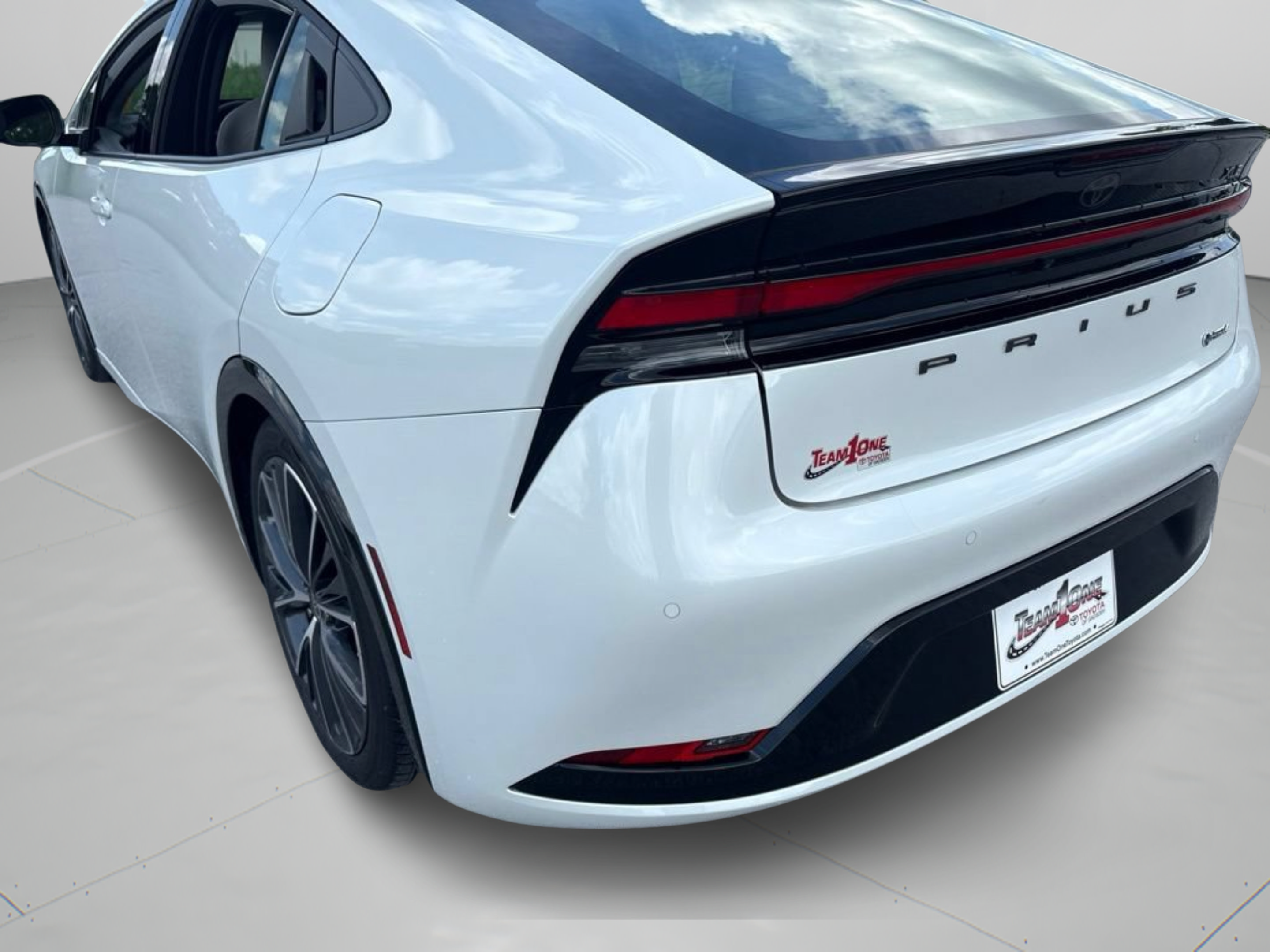 Certified 2024 Toyota Prius XLE FWD image 32