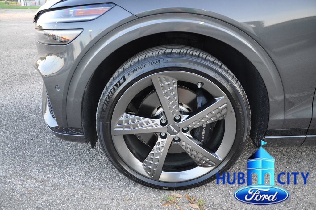 Used 2022 Genesis GV70 3.5T Sport w/ Sport Prestige Package AWD/4WD image 9