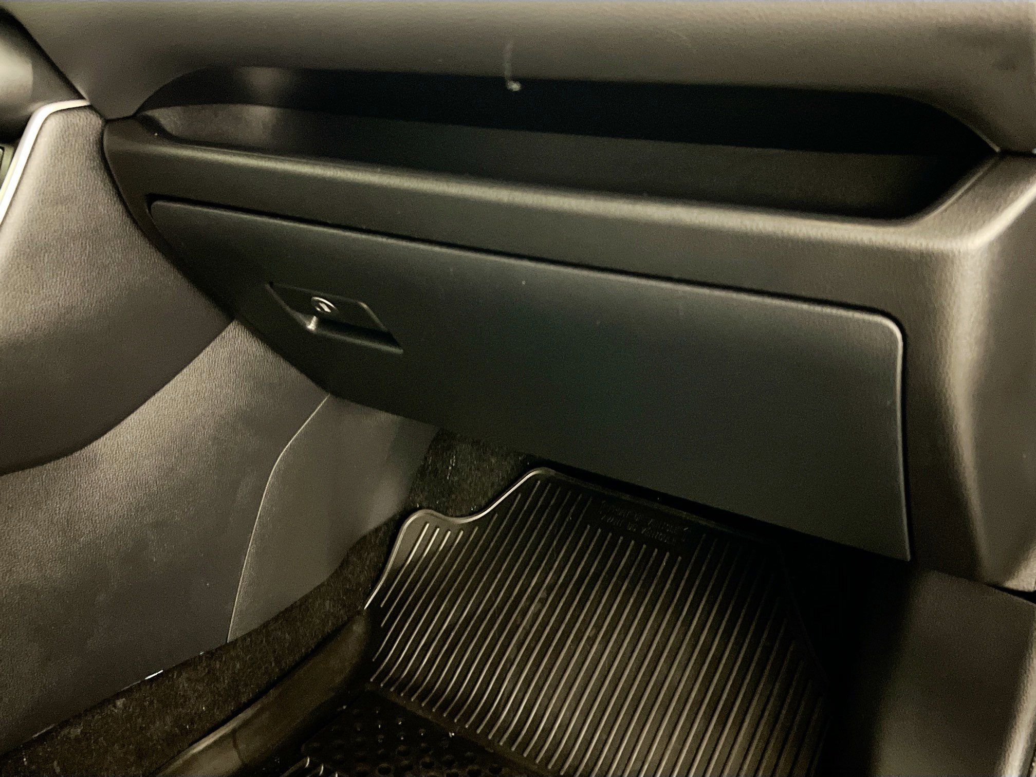 Used 2025 Toyota RAV4 LE image 34